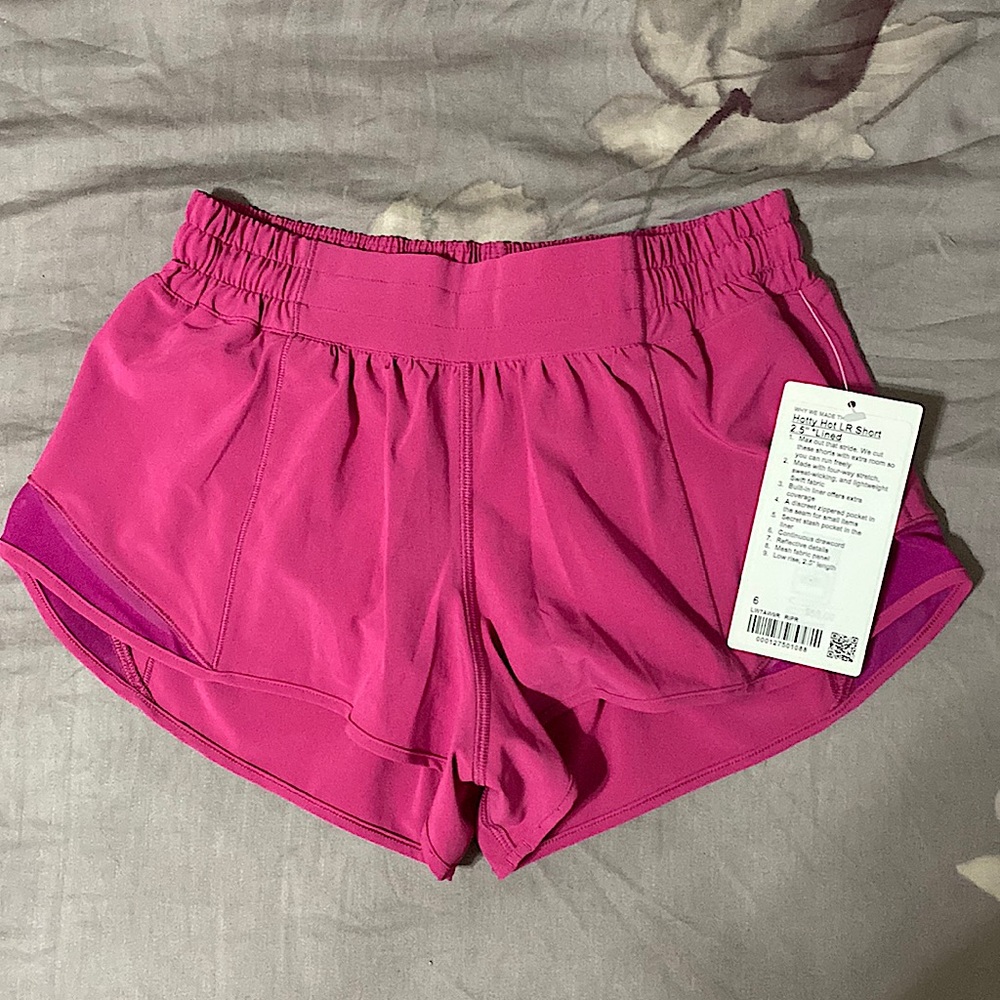 NWT Lululemon Raspberry Pink Hotty Low Rise Shorts Sz 6 2.5 length. Rare Color